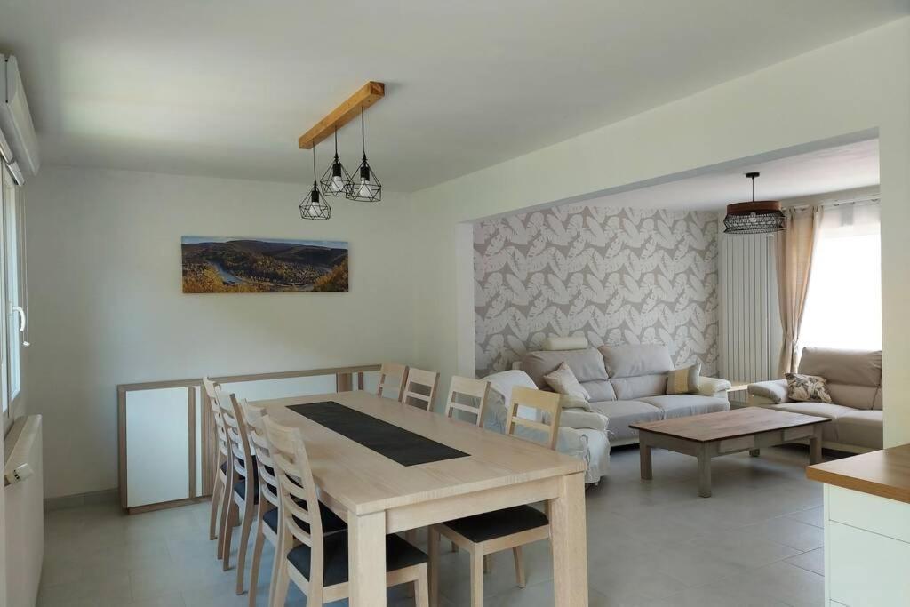 Gite En Bord De Meuse Монтерме Экстерьер фото
