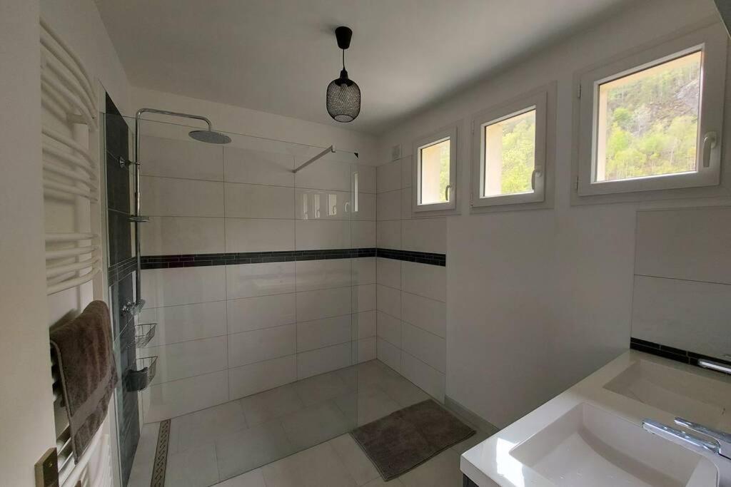 Gite En Bord De Meuse Монтерме Экстерьер фото